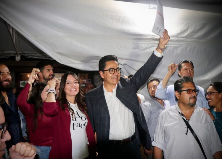 Lalo Medécigo recibe su constancia de mayoría relativa