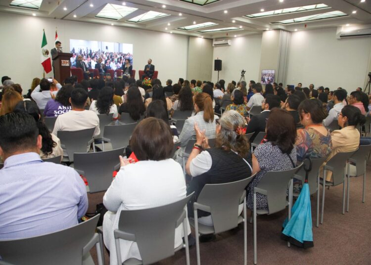 Universidades debaten en UAEH sobre el futuro tecnológico de las bibliotecas