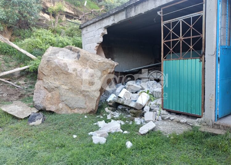 Mega roca impacta vivienda y provoca colapso en Tula