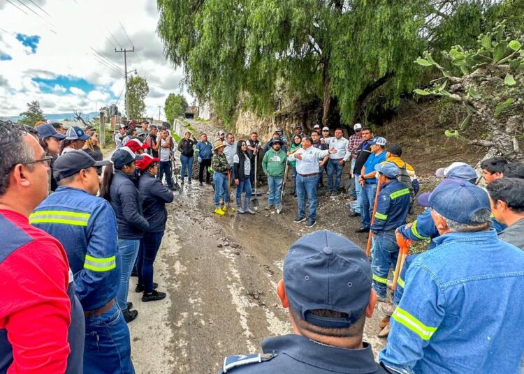 Caída de barda en Tepeji moviliza al alcalde y autoridades para prevenir riesgos