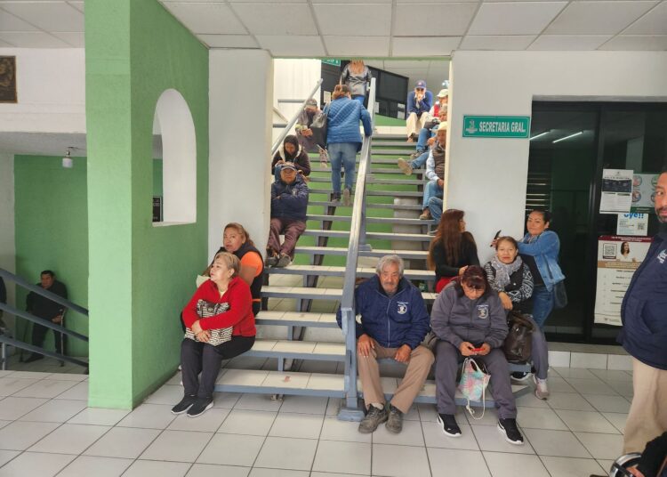 Trabajadores sindicalistas de Tlaxcoapan continúan en protesta por segundo día