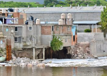 Inician trabajos para reparar falla estructural en inmueble de ribera del Río Tula