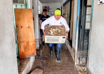 Atienden a vivienda afectada tras fuerte lluvia en Tepeji