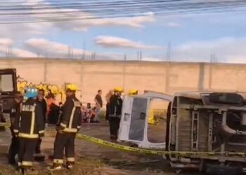 Fuerte volcadura de transporte público deja lesionados en la carretera Pachuca-Actopan