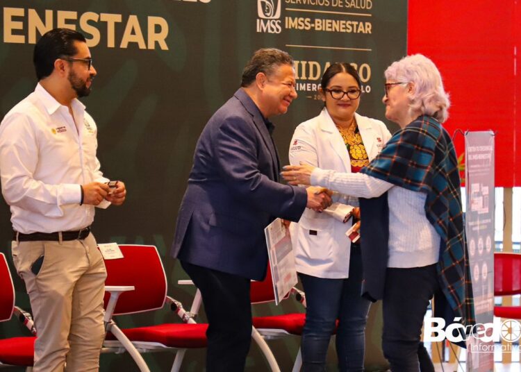 Entregan credenciales a personas afiliadas al Sistema IMSS-Bienestar
