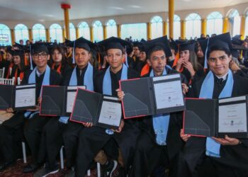 Ceremonia de Graduación del CBTis No. 8: Un Éxito para 571 Estudiantes