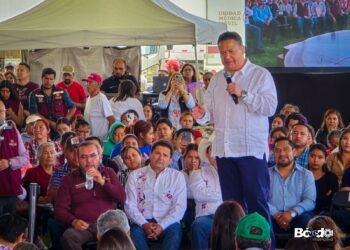 Julio Menchaca continúa con supervisión y entrega de trabajos de infraestructura en beneficio de los hidalguenses