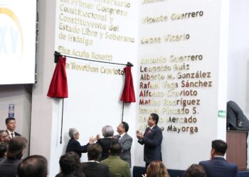 Reconoce gobernador trayectoria de Olga Trevethan Cravioto, primera diputada local en Hidalgo