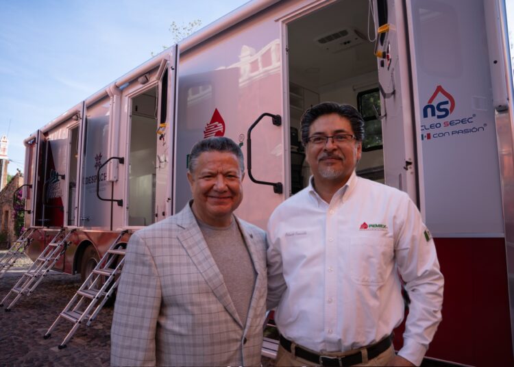 Pemex hace entrega de una clínica móvil a Hidalgo