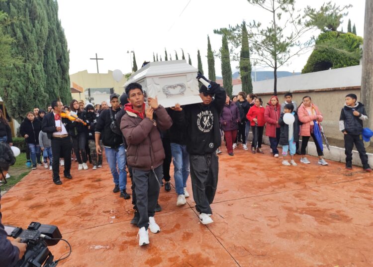 Entre el dolor y la exigencia de justicia, Yahir emprende su último vuelo