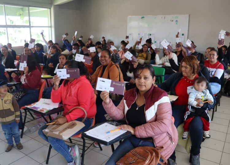 Sebiso acerca servicios a las familias hidalguenses: Entrega de tarjetas avanza en 61 municipios