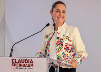 Claudia Sheinbaum presenta redacción oficial de reformas constitucionales para la no reelección, becas a estudiantes y apoyo a mujeres de 60 a 64 años