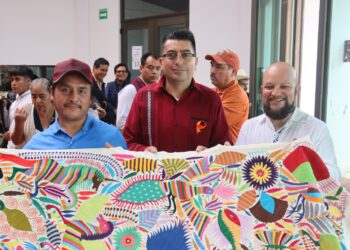 Artesanos Otomí-Tepehua brillan en el 16° Concurso de Bordados