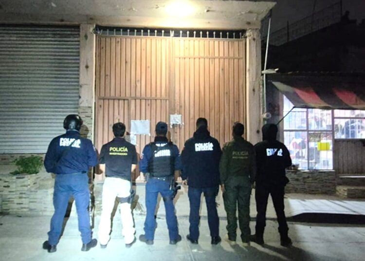 Desmantelan narcotiendita y taller clandestino de autos robados en Tulancingo