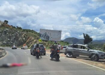 Volcadura en el Corredor de la Montaña deja dos personas sin vida y un herido de gravedad