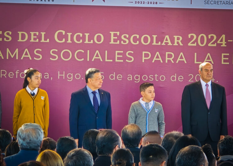 Gobierno de Hidalgo entrega materiales educativos a estudiantes de nivel básico