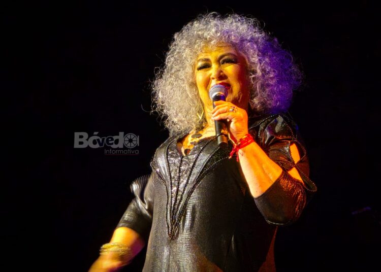 Amanda Miguel brilla en el Auditorio Explanada