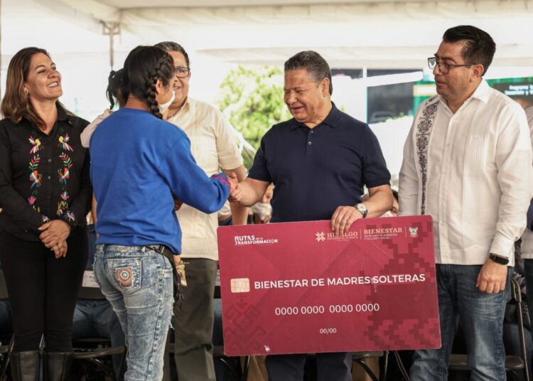 Ciudadanos de Molango reciben a Menchaca Salazar con apoyo y confianza