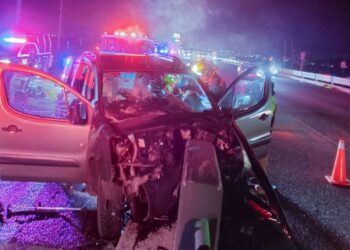 Rescatan a dos personas prensadas en accidente en carretera México-Pachuca