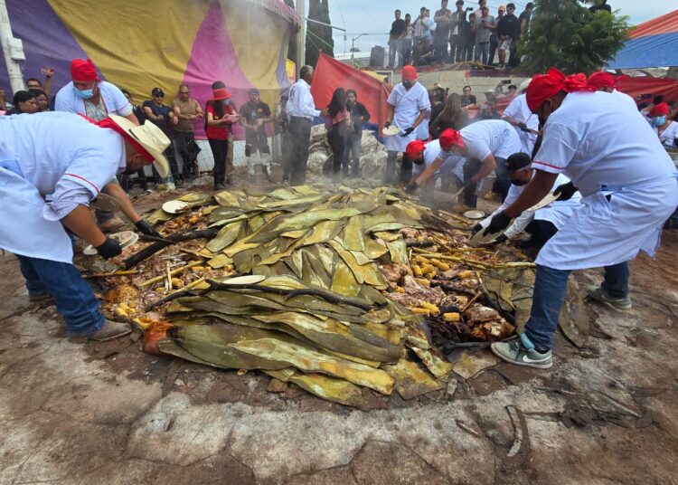 Actopan rompe récord con el horno de barbacoa más grande de México