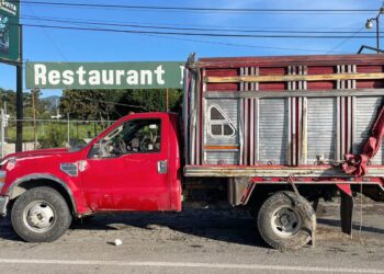 Camioneta con más de mil litros de ‘huachicol’ vuelca en la Pachuca-Tulancingo