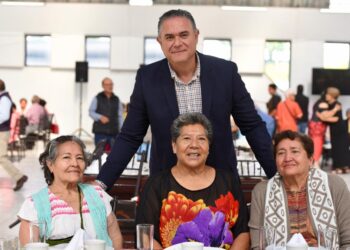 Gobierno Municipal de Tula celebra a los adultos mayores con un emotivo desayuno
