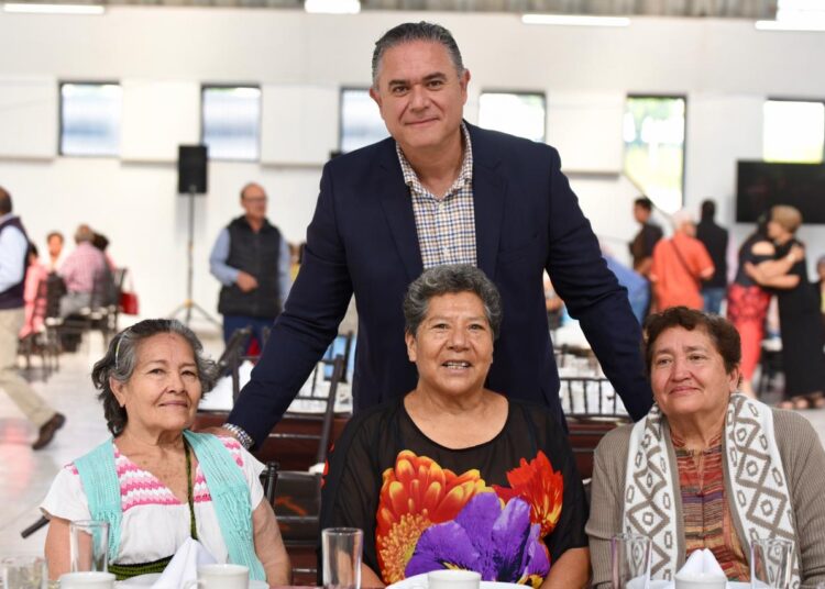 Gobierno Municipal de Tula celebra a los adultos mayores con un emotivo desayuno