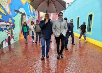 Jorge Reyes recorre los puestos de la Feria San Francisco Pachuca 2024