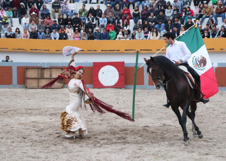 Realizan show de arte ecuestre en Atitalaquia