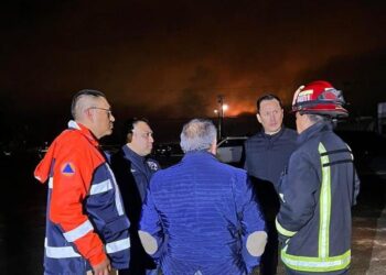 Fuga de Gas LP en autotanque provoca evacuación y cierre de carretera en Tula