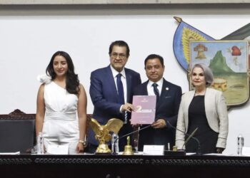 Olivares Reyna entrega segundo Informe de Gobierno de Hidalgo