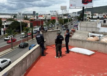 Policías de Pachuca salvan la vida de un hombre en crisis en el Bulevar Colosio