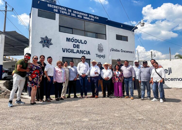 Alcalde y policías de Tepeji celebran logros en materia de seguridad