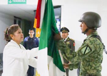 Tere Olivares encabeza el Grito de Independencia en Tlaxcoapan