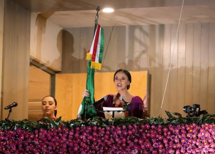 Gretchen Atilano encabeza ceremonia del 214 Aniversario del Grito de Independencia
