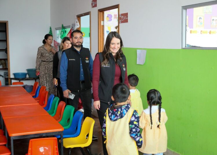 Samantha Esparza supervisa instalaciones y servicios de los CAI