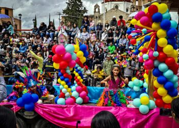 Atitalaquia realiza desfile conmemorativo del 203 aniversario de la Independencia de México