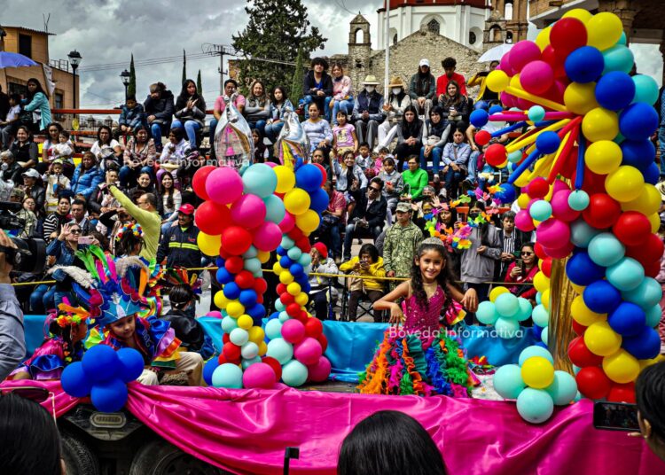 Atitalaquia realiza desfile conmemorativo del 203 aniversario de la Independencia de México