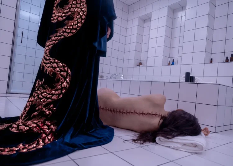 ‘La sustancia’: Un espectáculo grotesco de horror corporal