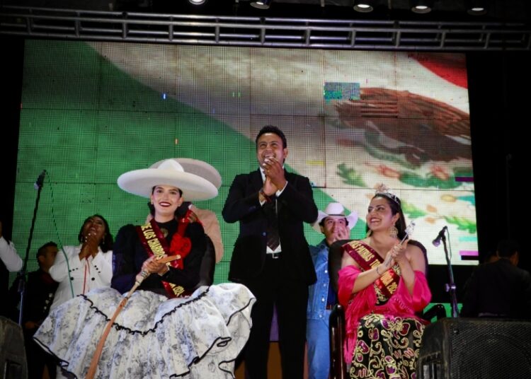 Encabeza Armando Zúñiga festejos patrios en Tolcayuca