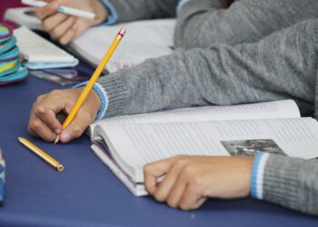 IHE abre convocatoria para becas de educación básica