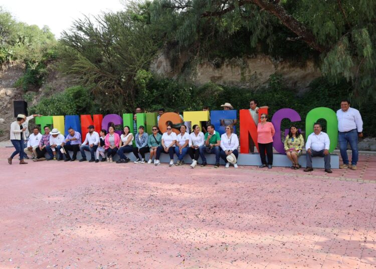 Alcalde de Tepeji inaugura Explanada en su último día de administración