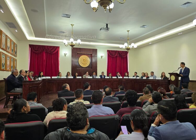 Jorge Reyes encabeza primera sesión ordinaria pública en Pachuca