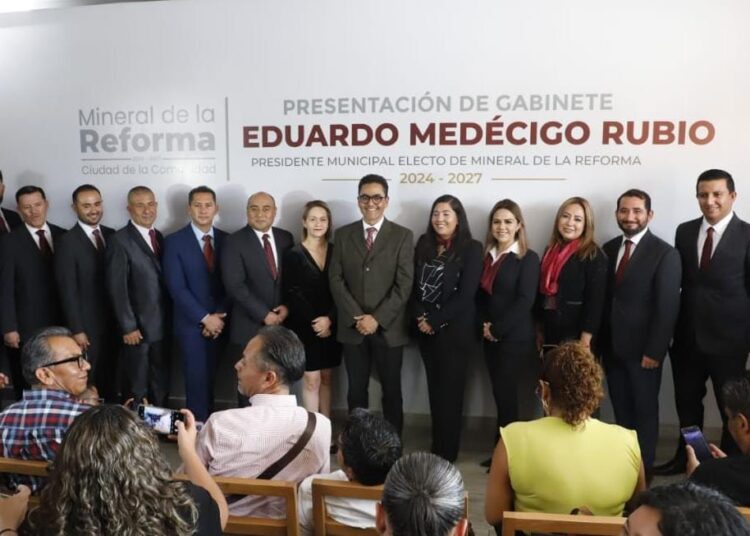 Lalo Medécigo presenta gabinete para transformar Mineral de la Reforma