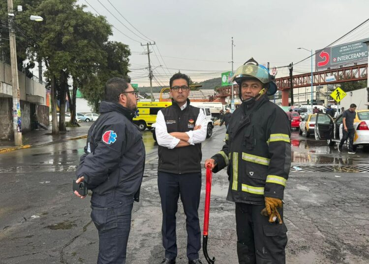 Eduardo Medécigo supervisa zonas afectadas por lluvia intense en Mineral de la Reforma