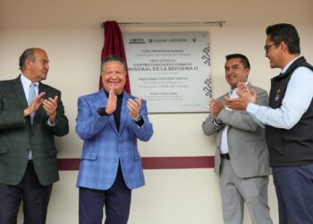 Entrega Menchaca Salazar instalaciones del CEMSaD y 302 basificaciones a docentes