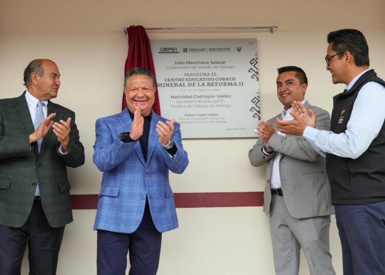 Entrega Menchaca Salazar instalaciones del CEMSaD y 302 basificaciones a docentes