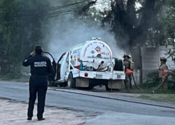 Se incendia pipa de gas en taller de San Salvador