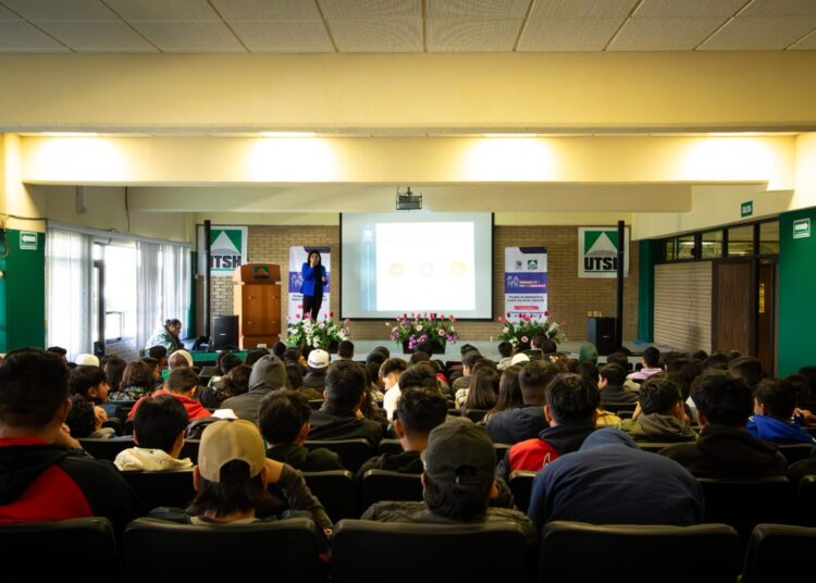 IEEH realiza Conferencia “Democracia y Tecnologías de la información”