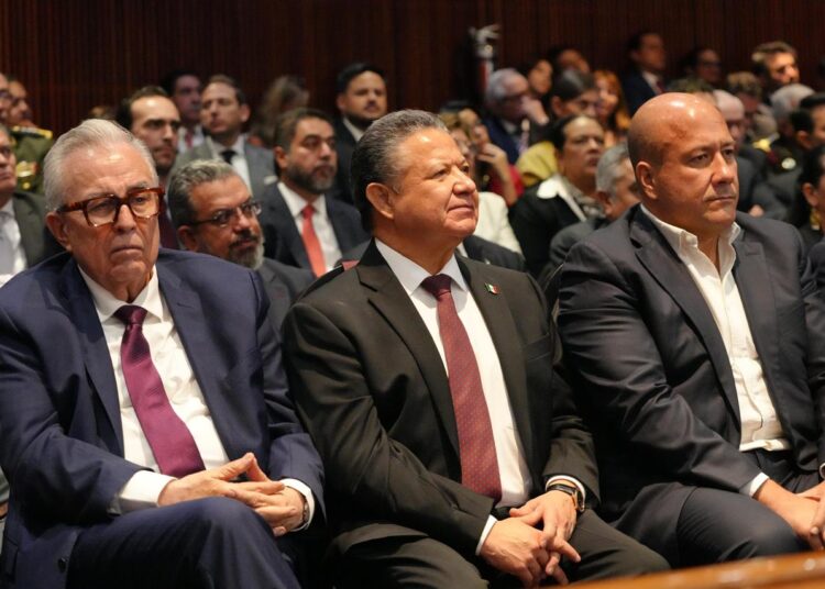 Asiste Menchaca a toma de protesta de Sheinbaum